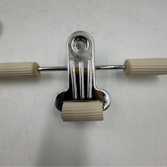 VGT Heavy-Gauge Metal Pant Skirt Hangers Non-Slip Clip w/ Cascade Hook LOT of 4 - Picture 12 of 14